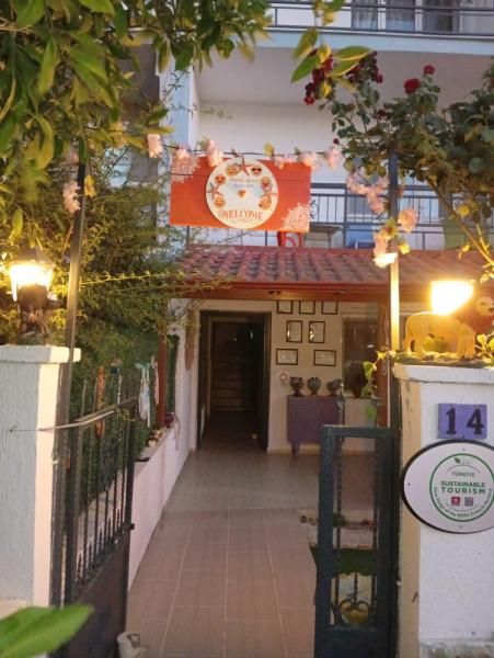 Neşeli Pansiyon Cafe Sığacık - 2