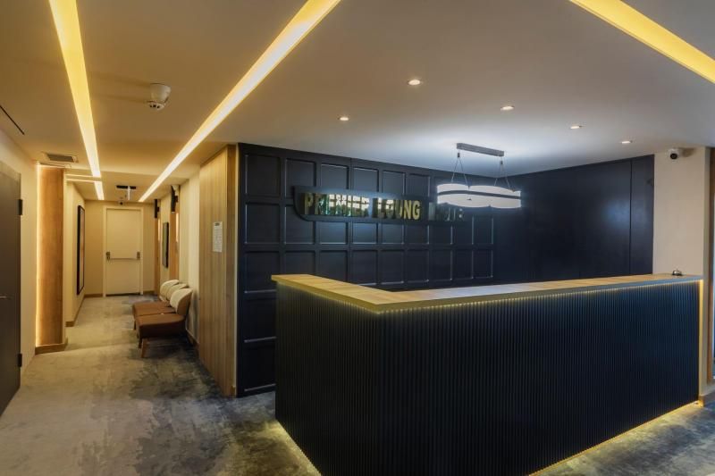 Premier Lounge Hotel - 1