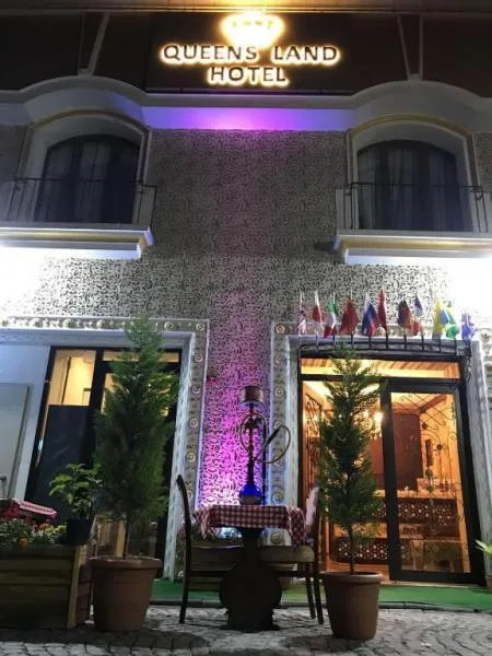 Queens Land Hotel