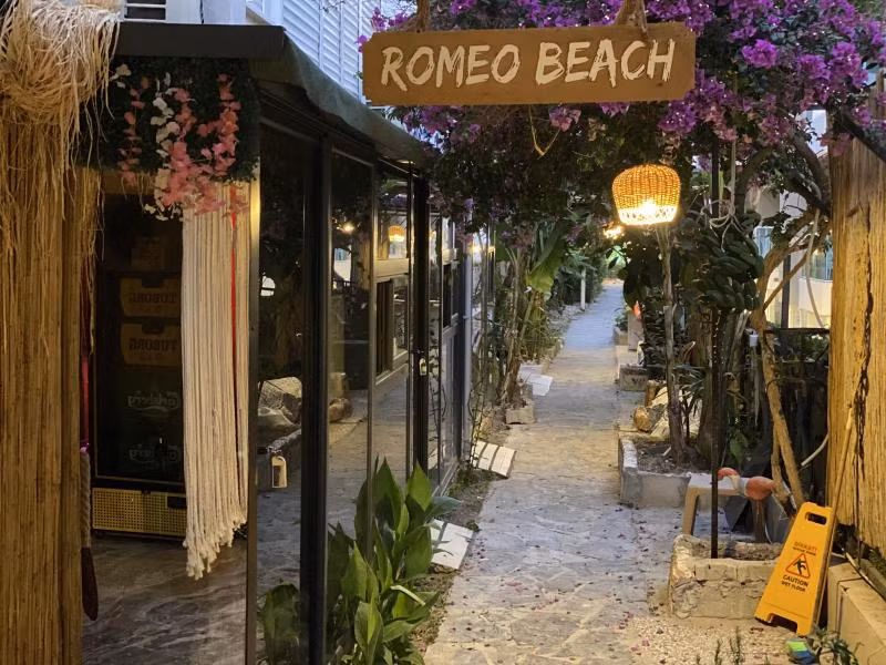 Romeo Beach Hotel - 2