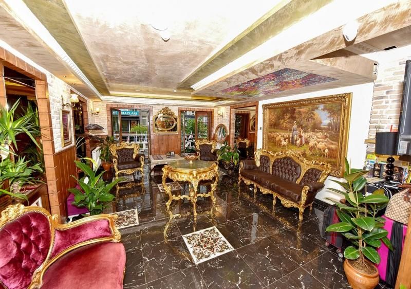 Royal Garden Suite and Hotel - 1
