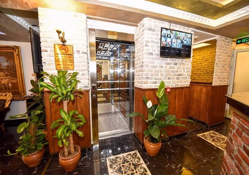 Royal Garden Suite and Hotel - 3