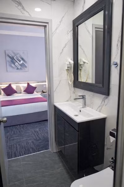 Sammys Hotel — 9