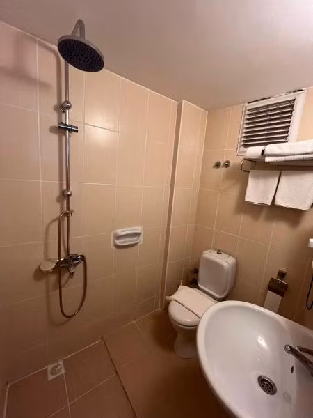 Status Hotel — 9