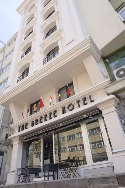 The Breeze Hotel - 3