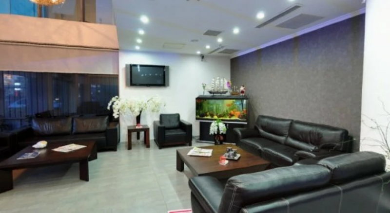Trio Hotel Airport - 2