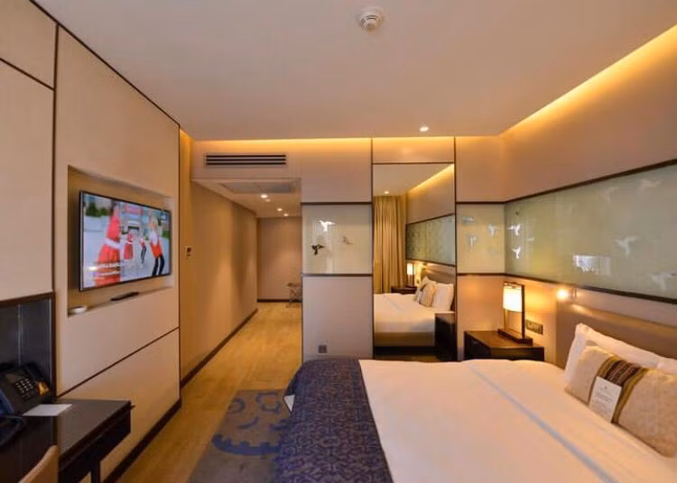 Waxwing Hotel - 1