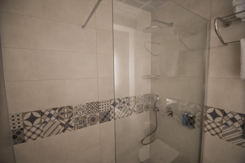 Dovv Hotel Business — 8