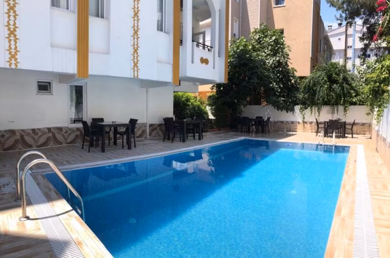 Lavin Garden Hotel  — 4