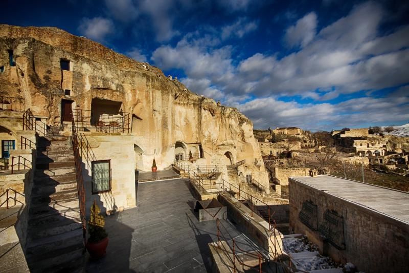 1811 Cave Hotel