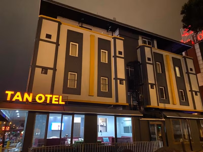Tan Otel — 2
