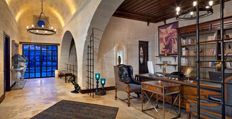 Seraphim Cave Suites & Spa - 4