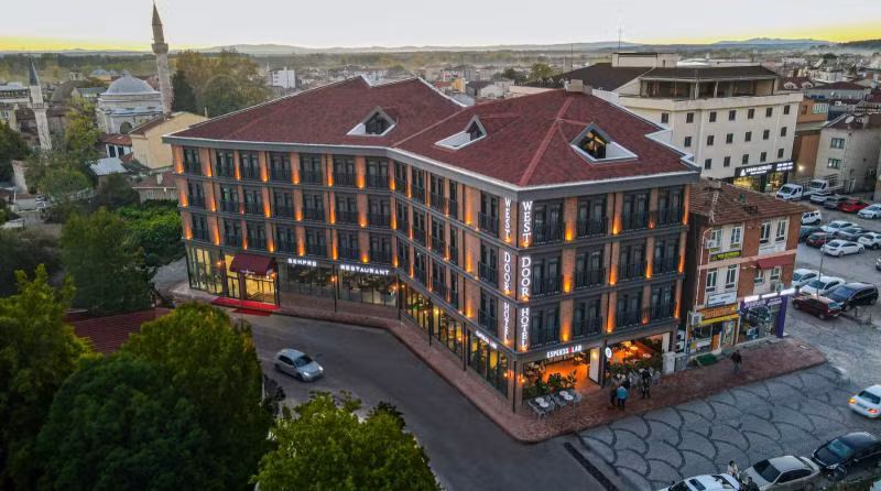 Westdoor Hotel - 2