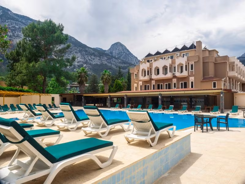 Alexius Beach Hotel - 3
