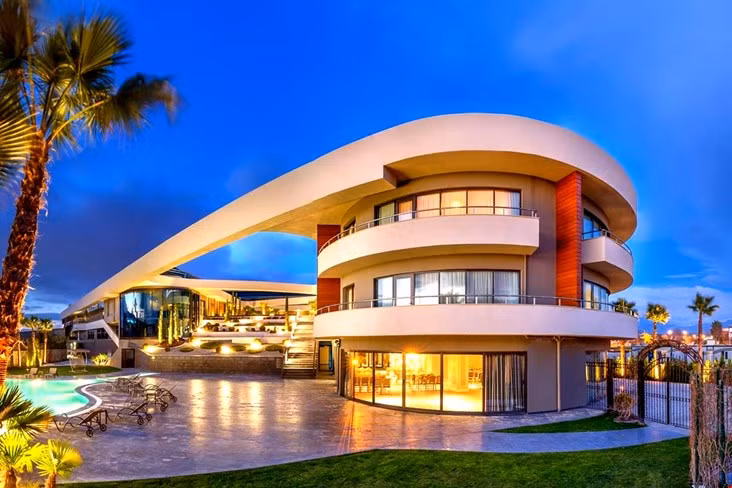 Doubletree by Hilton Airport İzmir - 1
