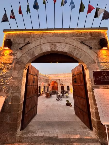 Şahmeran Hotel & Cafe