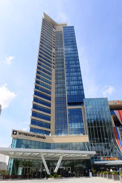 Wyndham Grand İstanbul Levent Hotel & Conference Center - 1