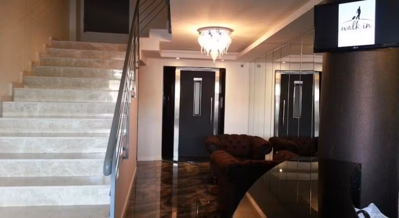 Walk In Hotel - 4