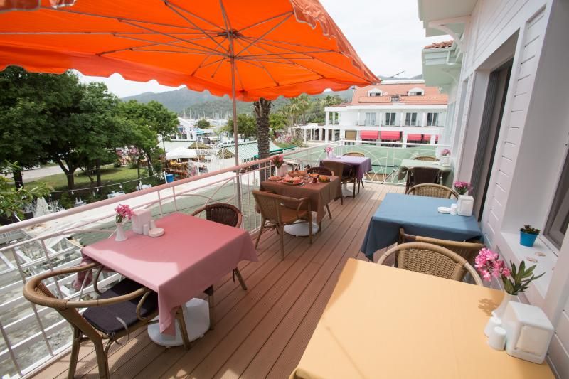Dedeminn Marina Hotel - 4