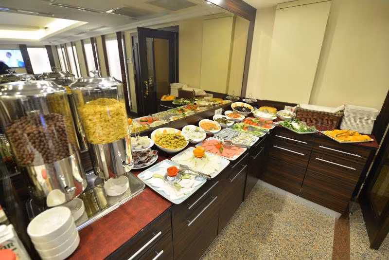 Golden Siyav Hotel - 2