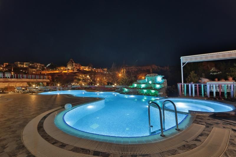 Holiday Cave Hotel - 1