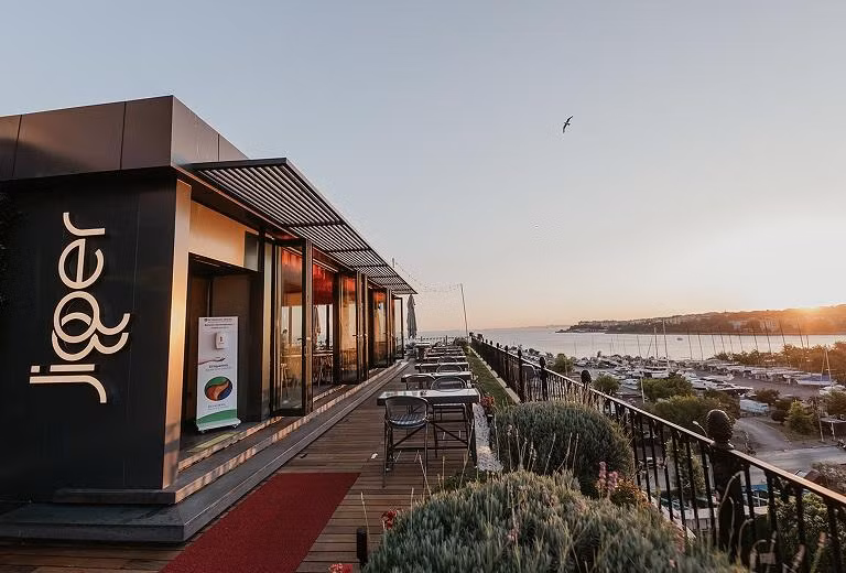 Wyndham Grand Istanbul Kalamış Marina Hotel - 2