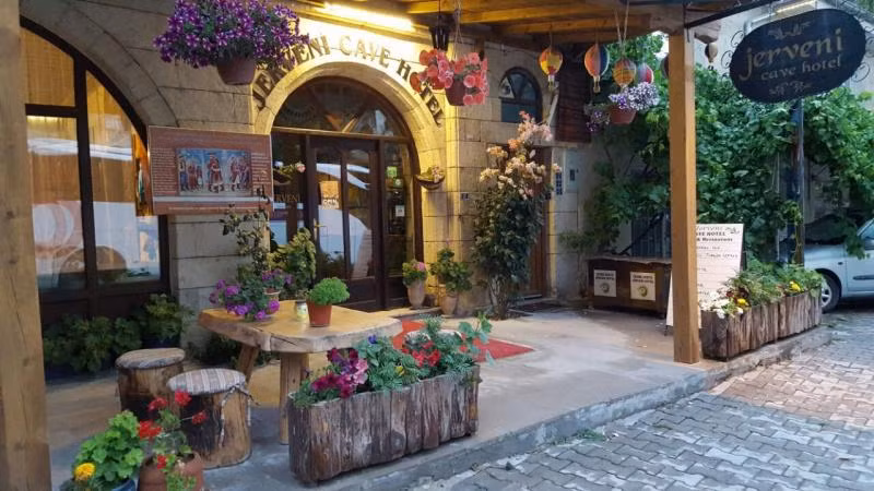 Jerveni Cave Hotel