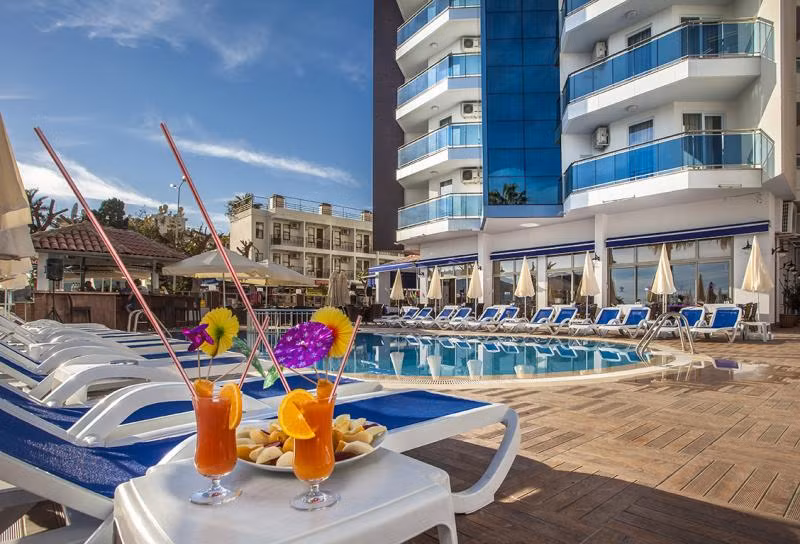 Parador Beach Hotel - 1
