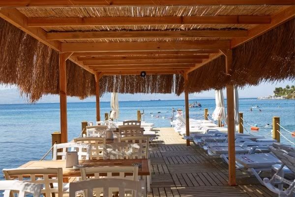 Meteor Beach Hotel - 2