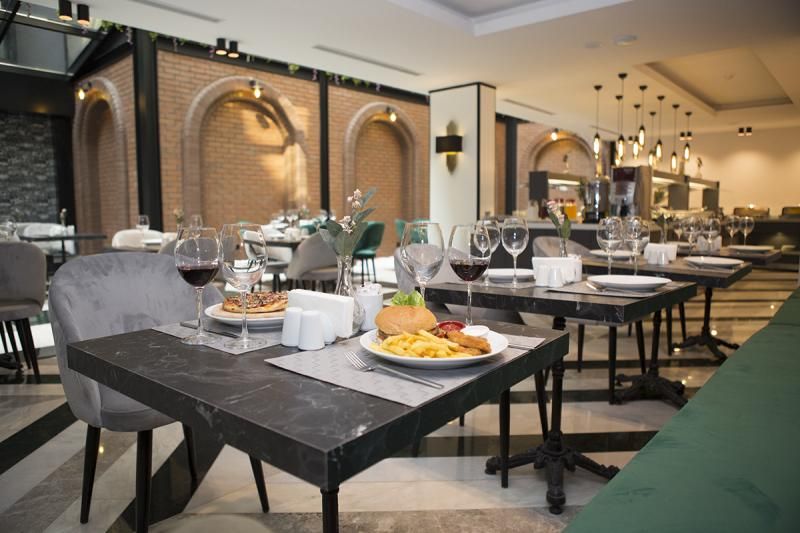 Emens Hotel - 4