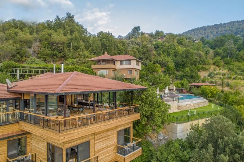 Avena Mountain Hotel +16 - 3