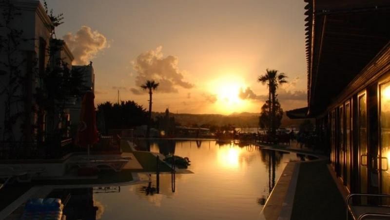 Tropicana Beach Hotel - 3