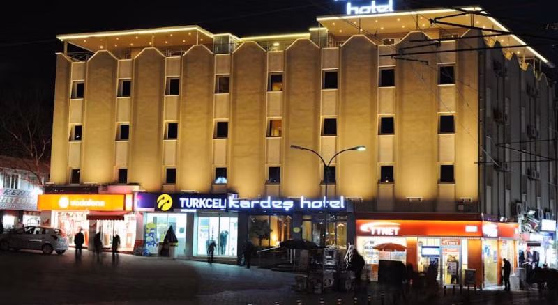 Kardeş Otel