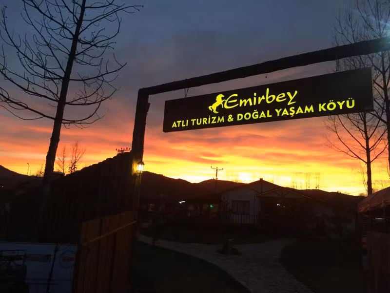 Emirbey Atlı Turizm Doğal Yaşam Köyü — 6