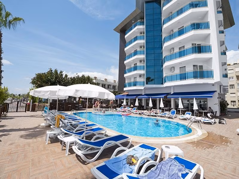Parador Beach Hotel - 2