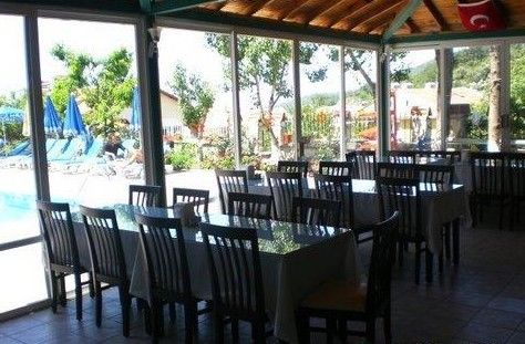 Red Rose Hotel - 3