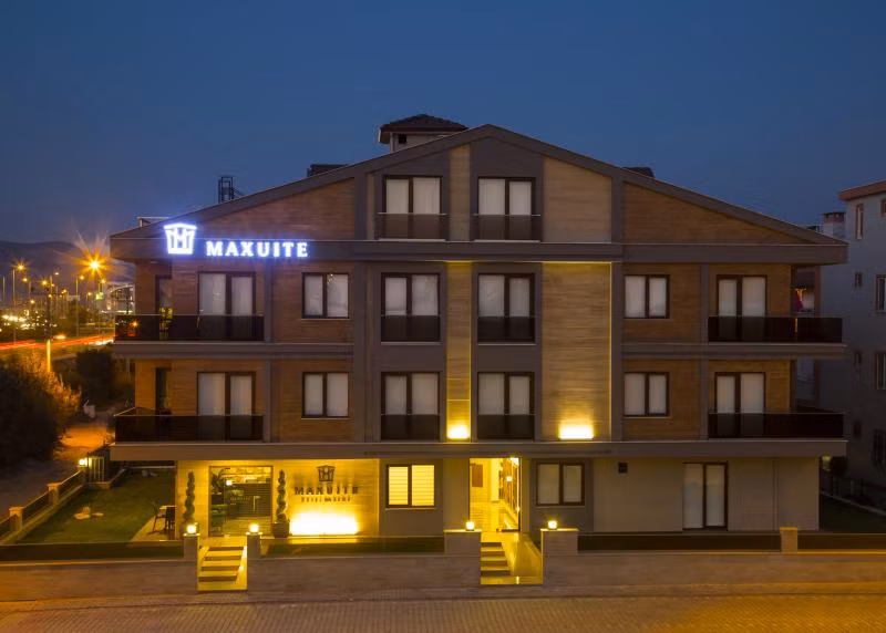 Maxuite Hotel In Home  - 1