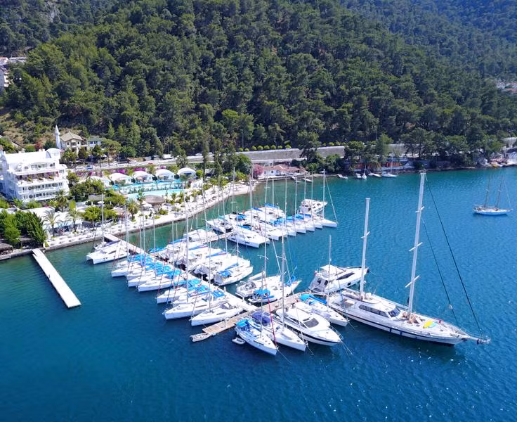Yacht Classic Hotel - 1