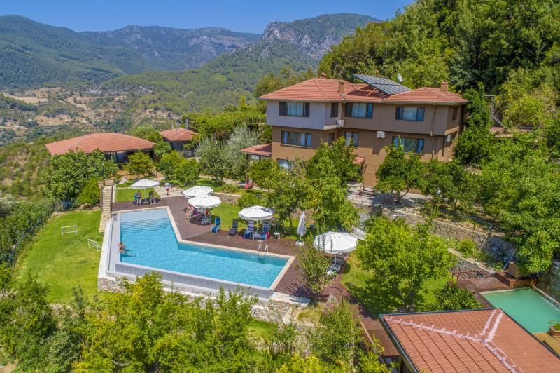Avena Mountain Hotel +16 - 2