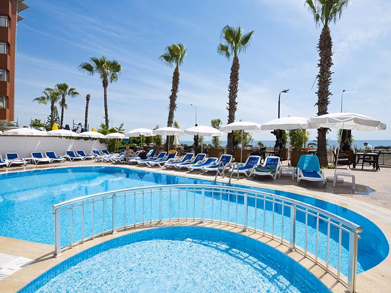 Parador Beach Hotel - 3